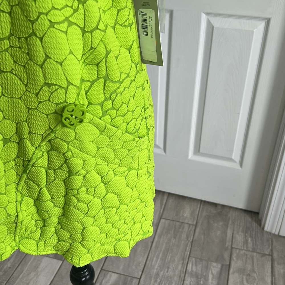 Ali Miles Neon Green Textured Short Sleeve Top - Picture 2 of 8
